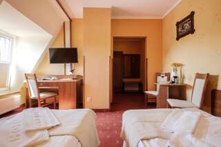 Отель Dwór Bogucin Hotel&Restauracja Bogucin Двухместный номер с 2 отдельными кроватями-1
