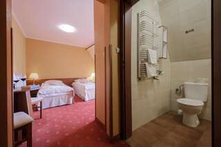 Отель Dwór Bogucin Hotel&Restauracja Bogucin Двухместный номер с 2 отдельными кроватями-4